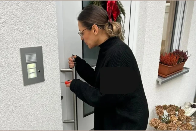 Schlüsseldienst in Karlsruhe öffnet eine zugefallene Tür schnell und beschädigungsfrei